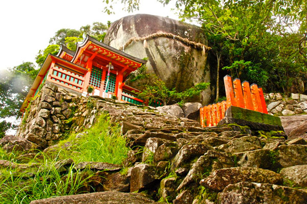 Sites sacrés et chemins de pèlerinage dans les monts Kii