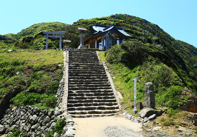 Île sacrée d’Okinoshima et sites associés dans la région de Munakata