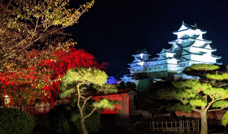 Il castello di Himeji Illuminazione del castello di Himeji
